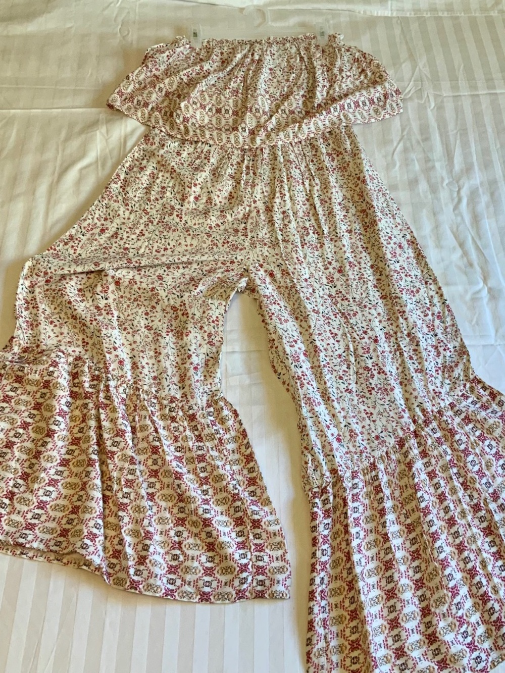 LIKE NEW! Japna Jumpsuit Rayon Floral Boho Size Large Ruffles Gathered Romper